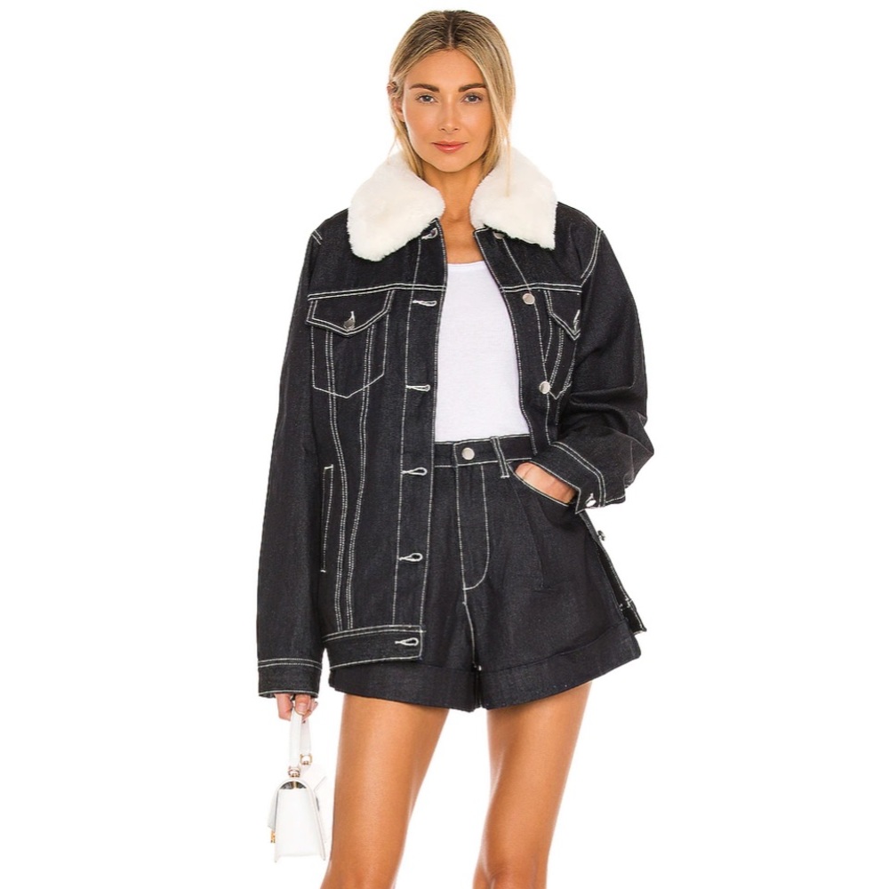 🆕 WEWOREWHAT OVERSIZED DARK DENIM JACKET WITH FAUX FUR COLLAR